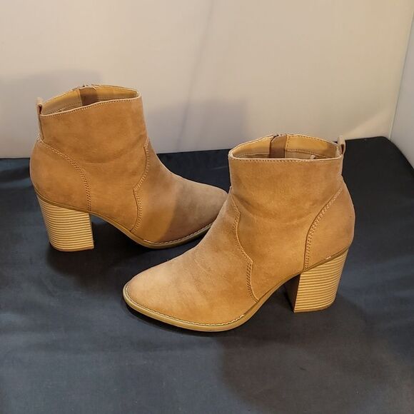 EXPRESS BLOCK HEEL POINTED TOE SLIP-ON WOMEN"S BOOTIE - Picture 8 of 15